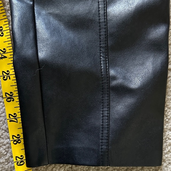 Aritzia Wilfred Rebel Vegan Pant Black Trendy Classic Fall Back to School size 4 - Picture 9 of 11